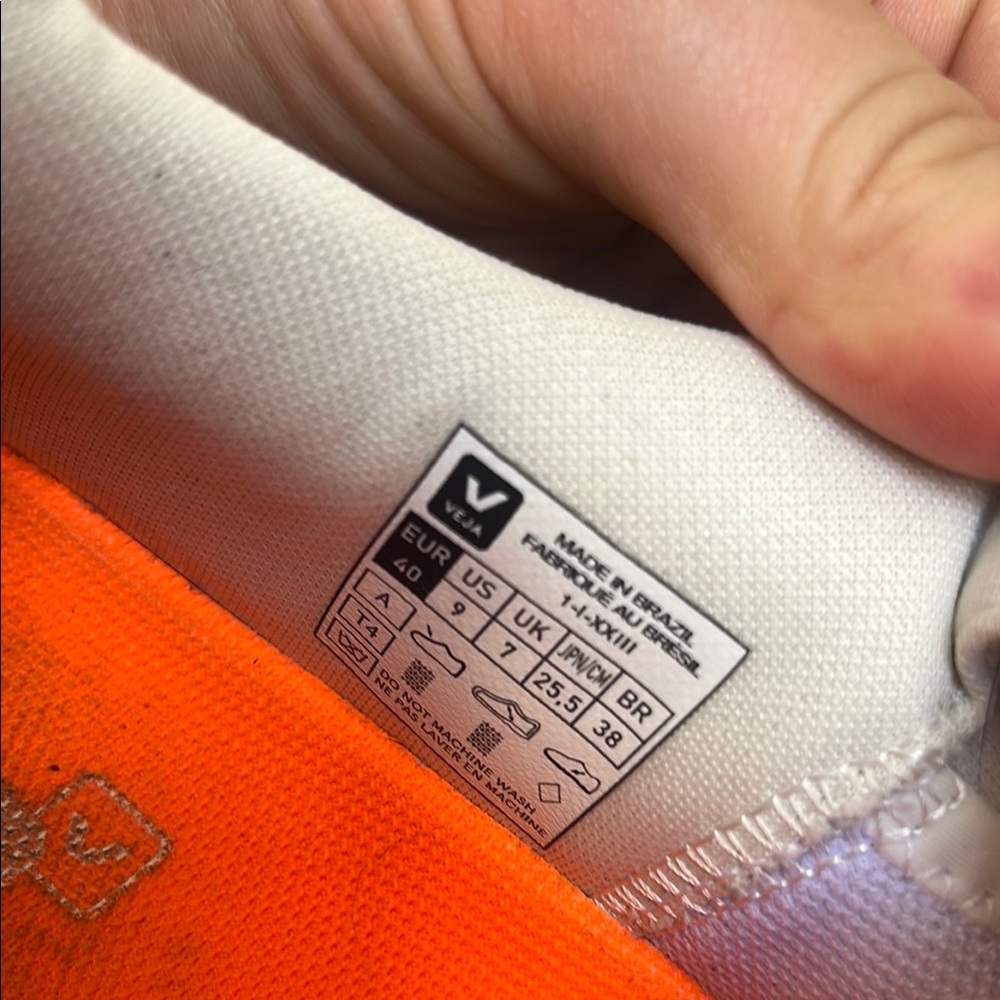 Veja Sneakers - Picture 7 of 10